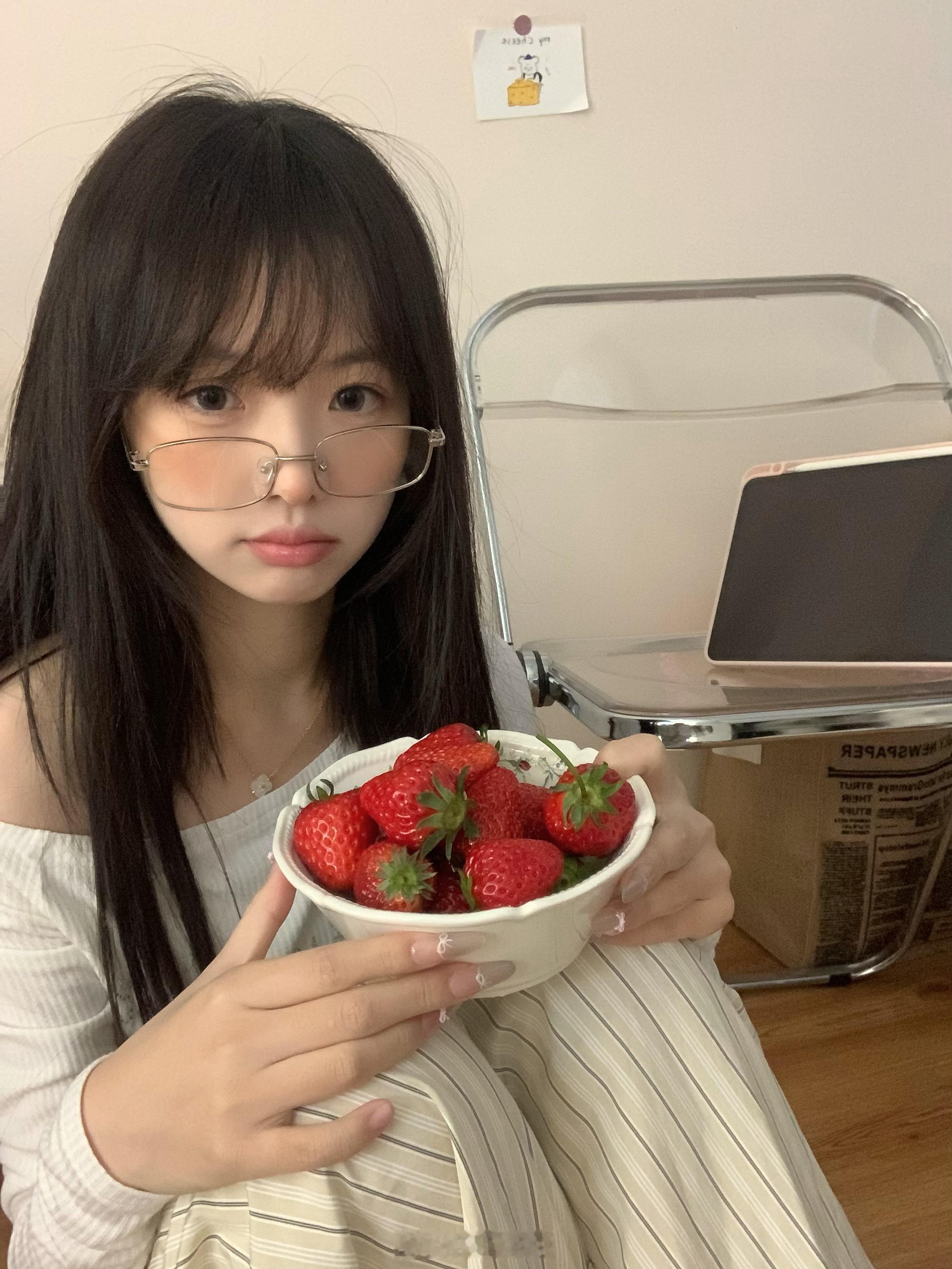 𖠵 🍓 𝗣𝗛𝗢𝗧𝗢 𓈒𐄉 ​​​