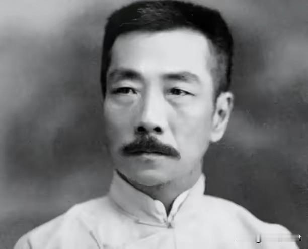 1933年蒋介石怒下暗杀令，特务蹲守鲁迅家门口半月，最终认怂：真不敢动
 
民国