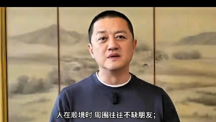 李亚鹏在最近的一次直播中，说起十年前的一桩往事，说着说着眼圈就不由的红了起来。他