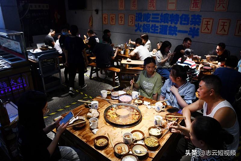 重庆人的乐观，是生活磨砺出来的底气
山城多爬坡，生活也难免起起落落。接触很多本地