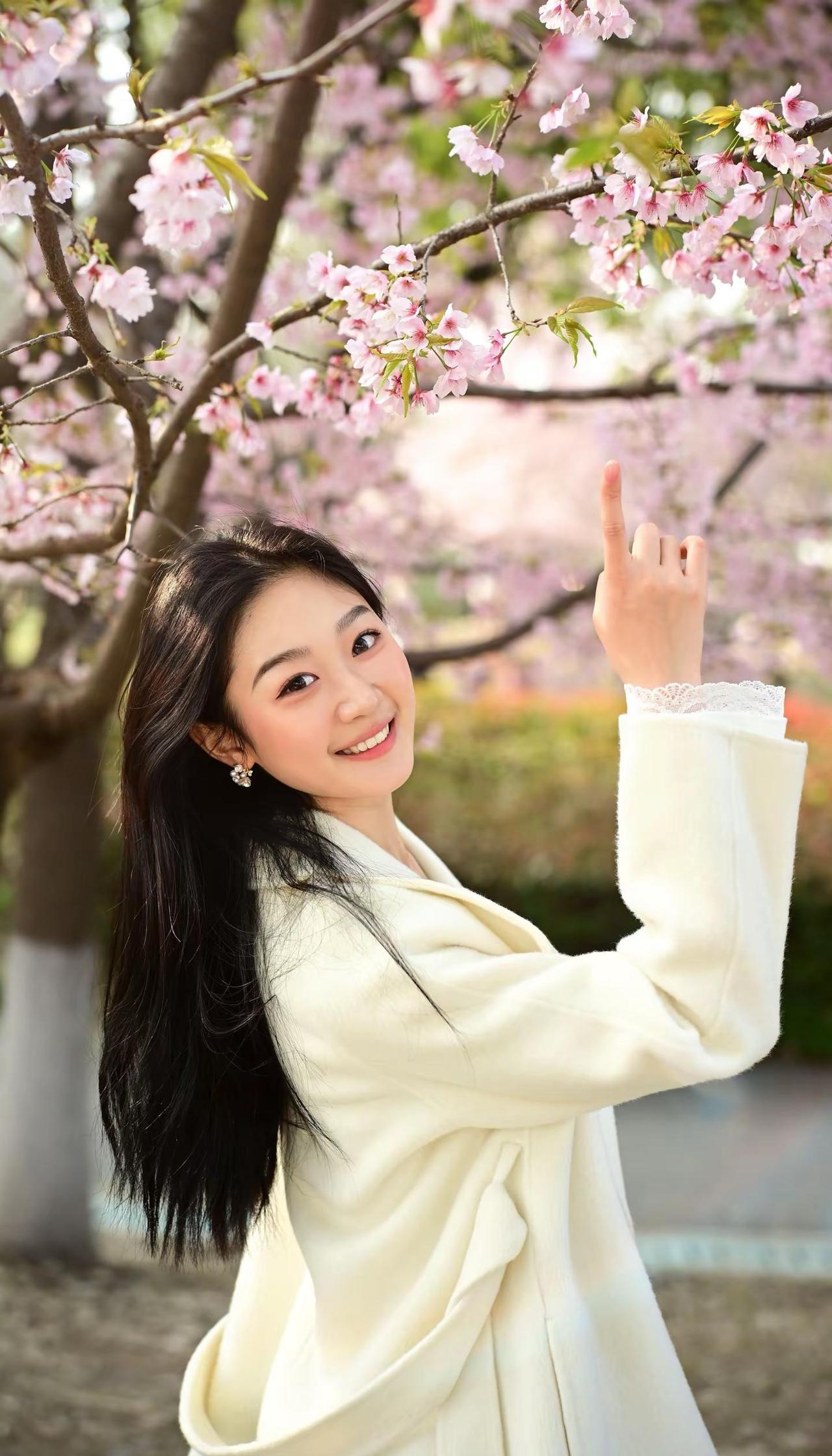 上海，敢不敢别再阴天下补水喷雾来个艳阳高照大晴天