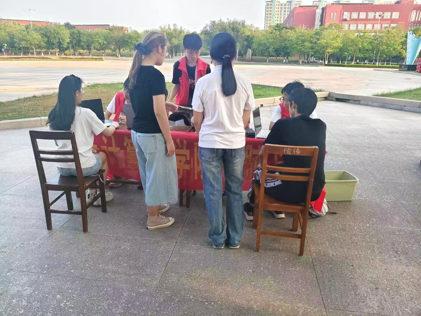 秦岭笑谈   科技服务进社区 青春实践显担当三下乡社会实践山东大学生暑假社会实践