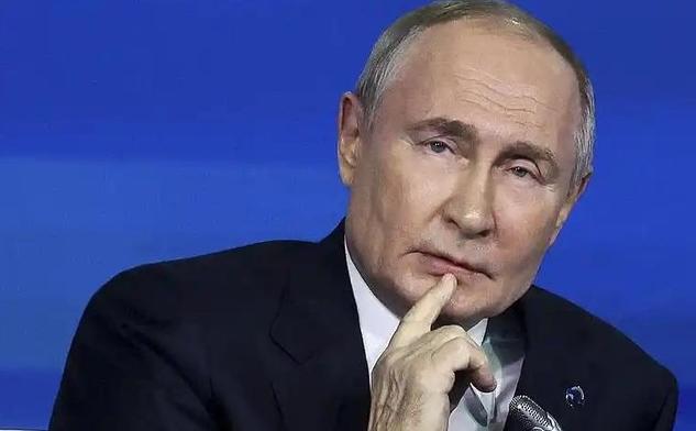 美国记者提问普京，如果中国要解放台湾，俄罗斯会不会掺和一把？普京干脆利落的几句话