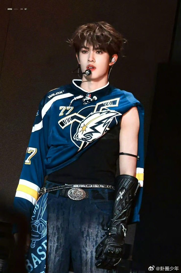 登陆少年二周年演唱会第二天发色TOP二周年演唱会第二天发色演唱会第二天全员亮色发