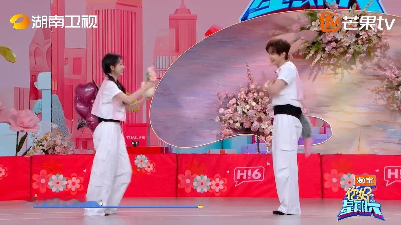 孟子义孟子义何与唱跳心愿便利贴你好星期六 游戏惩罚变甜蜜双人舞台！孟子义何与即兴