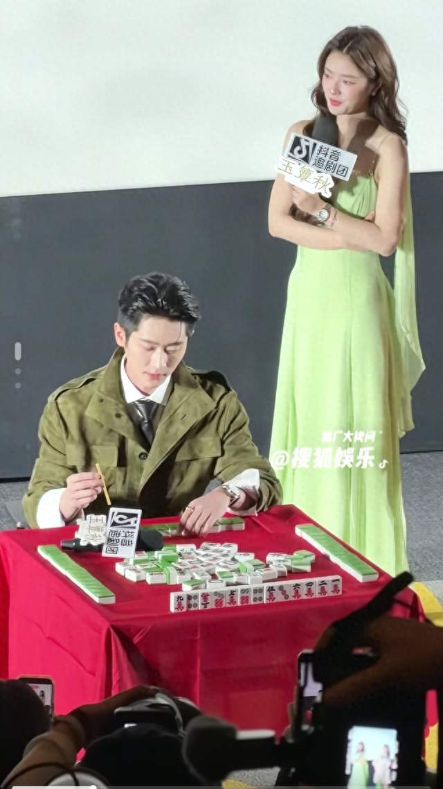 丞磊线下复刻麻将名场面，虞昶轩直接从剧里走出来