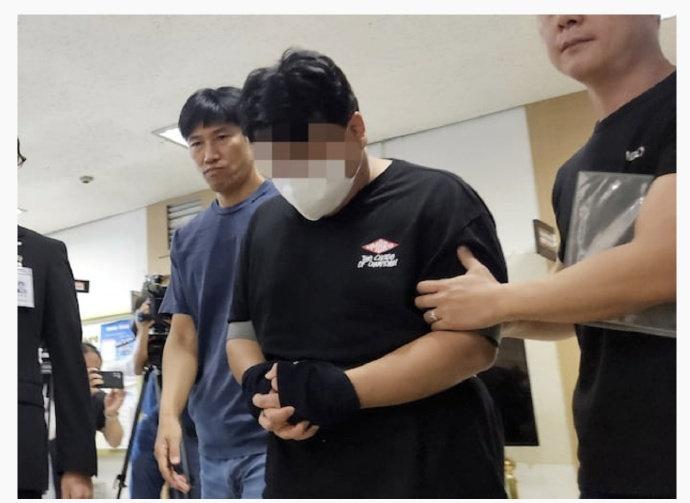 据韩国《朝鲜日报》15日报道，韩国一名30多岁的男子因涉嫌殴打自己35天大的儿子