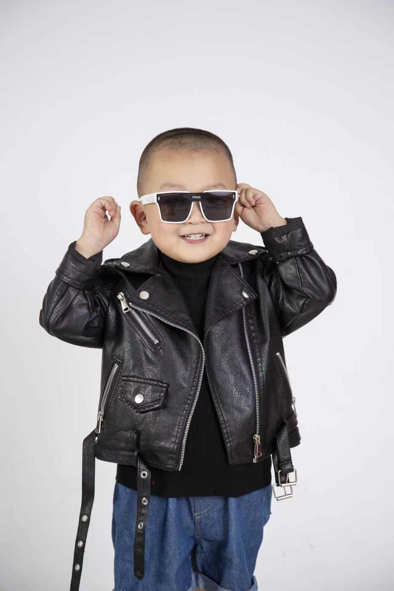 帅气小哥哥 帅不帅你说了算 好可爱的宝宝