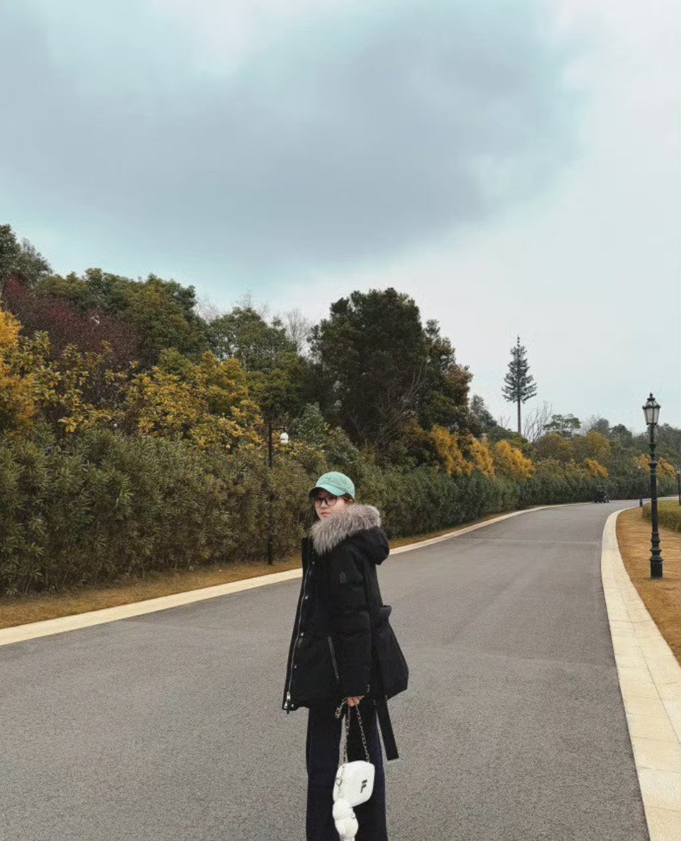 赵露思晒休养日常  啊啊啊啊啊啊，女神，真的很好看！ 