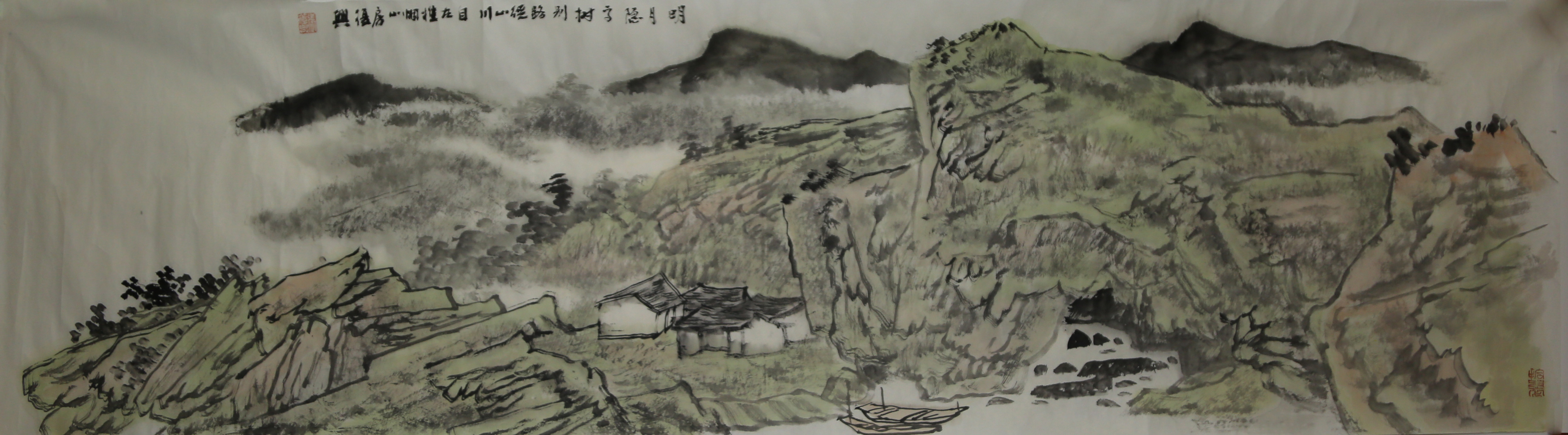 《烟岚氤氲，诗意栖居》画家以水墨晕染出大面积的烟岚，将群山笼罩在一片朦胧之中。青