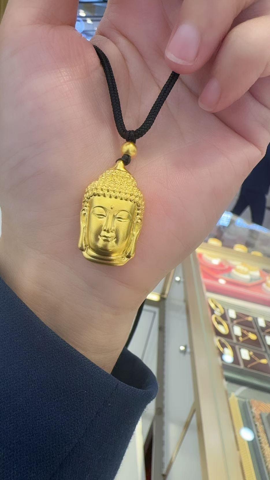 今晚，特朗普既要签署行政令，又要出席政策会议。大家最为关注的，仍是此次活动是否会