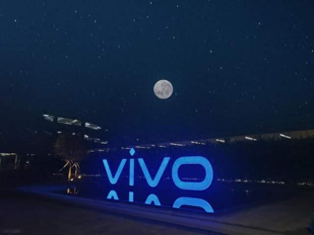 vivo 旗舰连夜发布！起售价暴涨 1000 元还抢着发，旗舰大战提前开打
