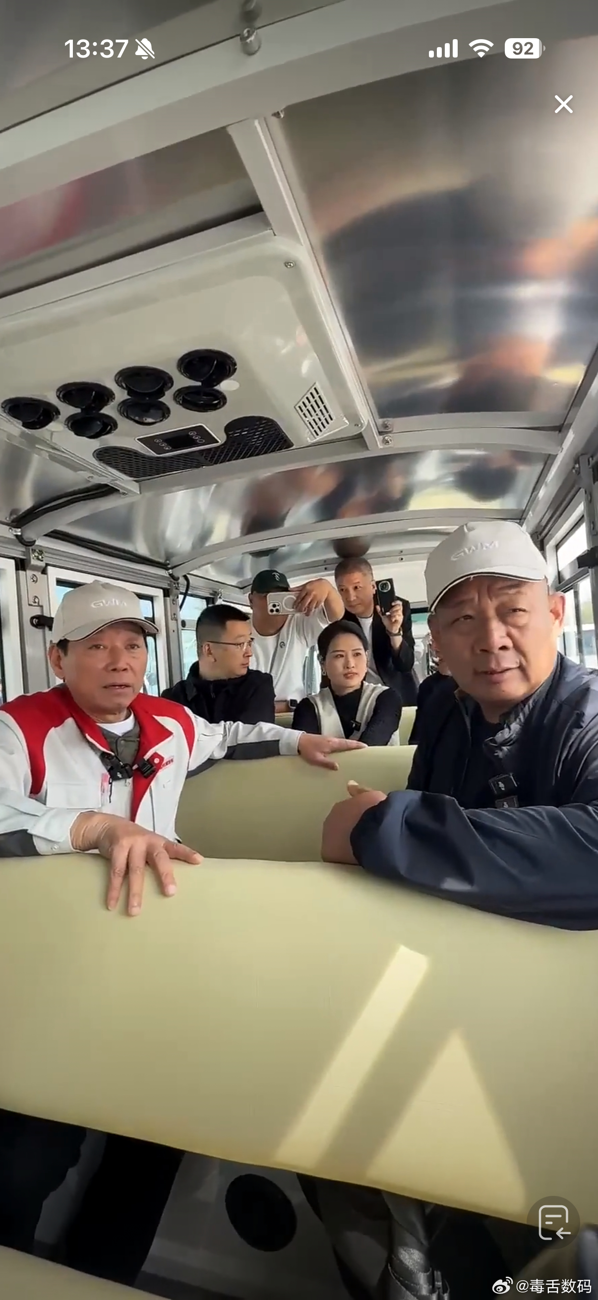 魏建军于东来合体直播大家期待已久的同框终于成真了，不是什么商业造势，而是两位踏实