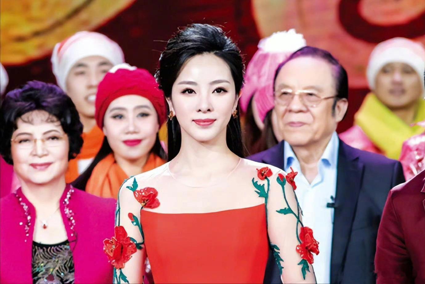 著名主持人李思思发文宣布从央视离职！[鲜花]#李思思离开央视# ​​​