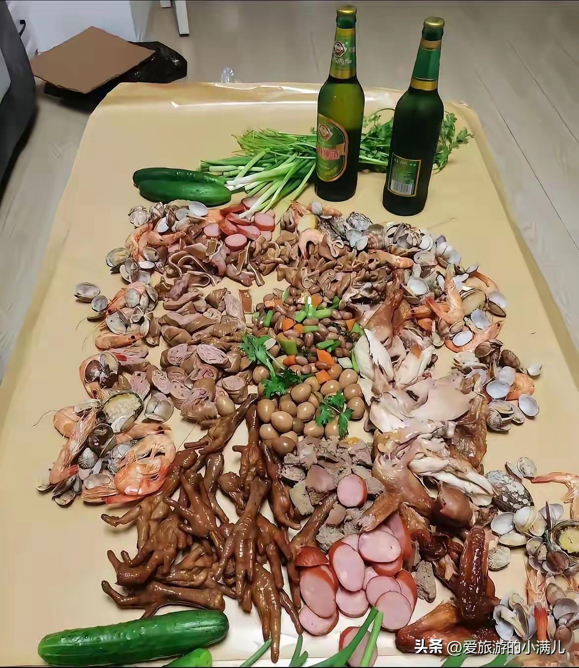 这户人家估计没有碗筷！