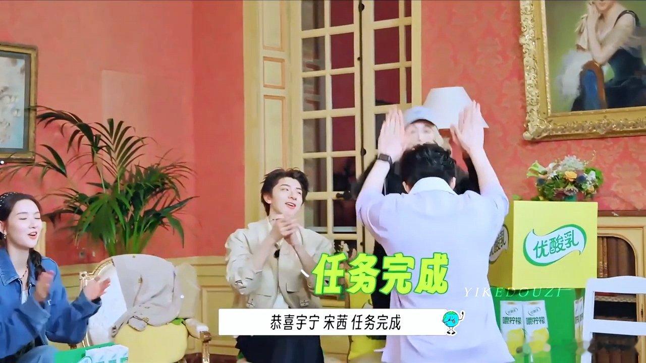 可是刘宇宁会蹲下来跟你击掌诶可是刘宇宁会蹲下来跟你击掌诶 啊啊啊啊啊啊好心动 