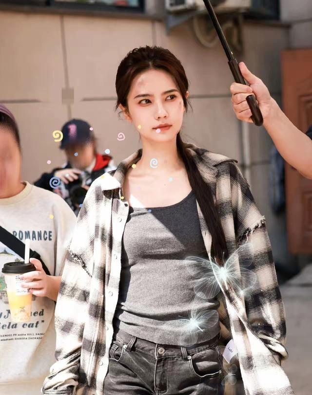 姜珮瑶32岁双剧霸屏零通稿，某些95花团队算盘都碎了 