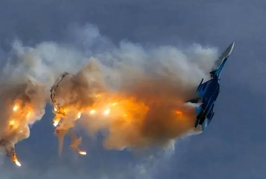 最坏情况发生，美军舰载机在沿海被击中，白宫意识到大国出手了！
 
当地时间3月2