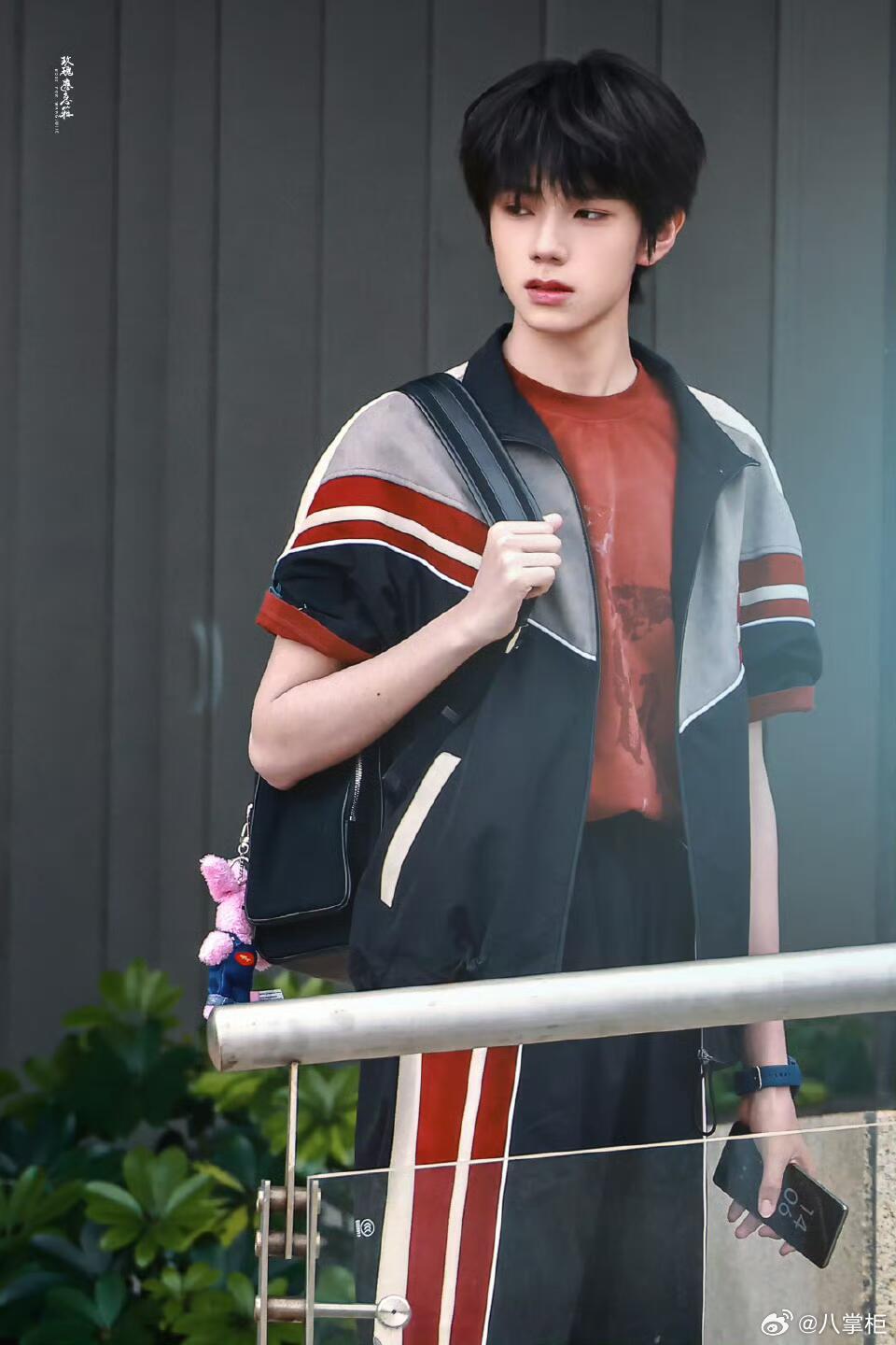 王橹杰和187的艾伦几乎一样高了已知艾伦187求王橹杰身高 全网在线推理！艾伦 