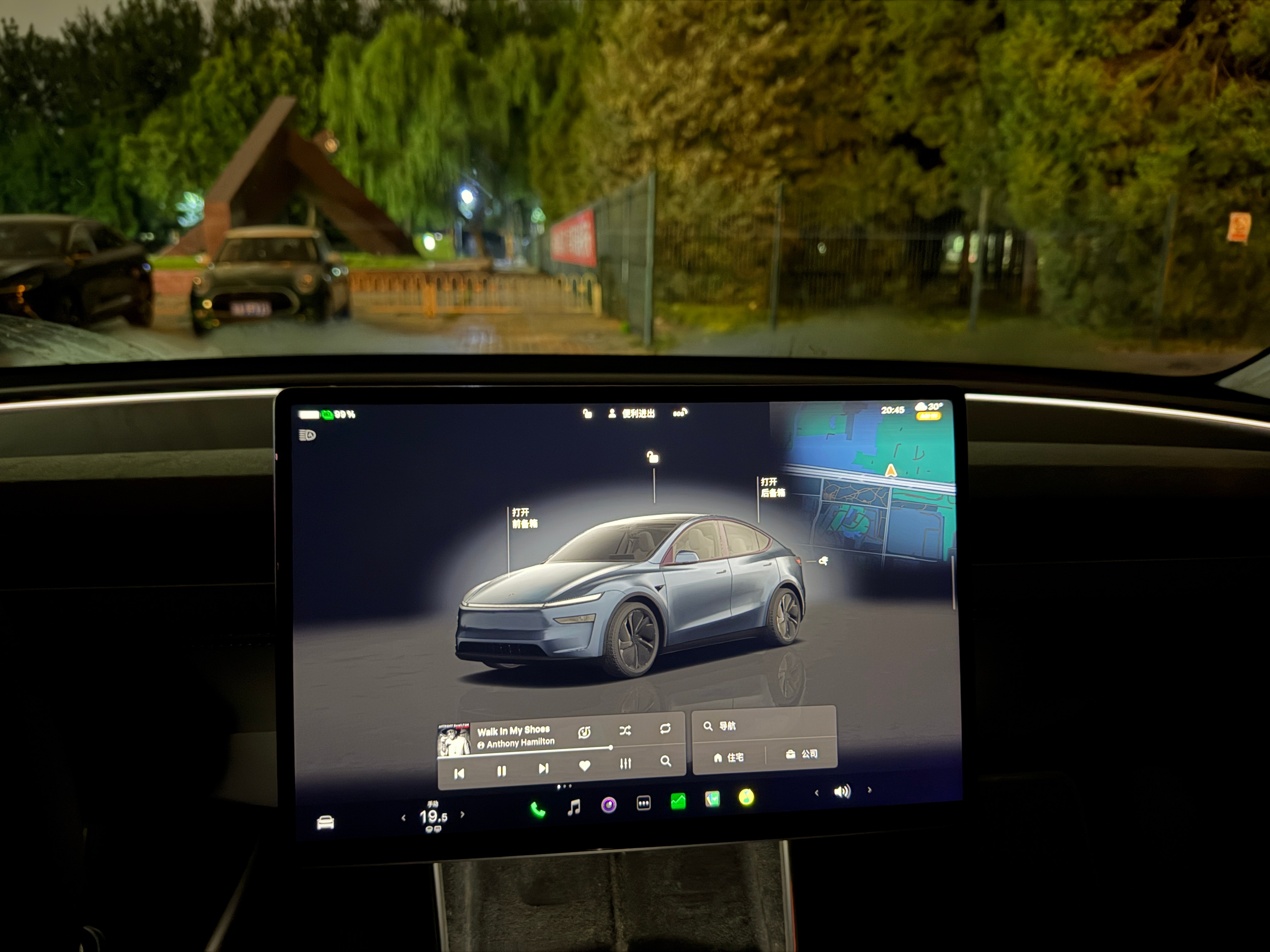 我这焕新 Model Y 开了几天了，确实是极简，很多人说毛坯房，简单其实没啥不