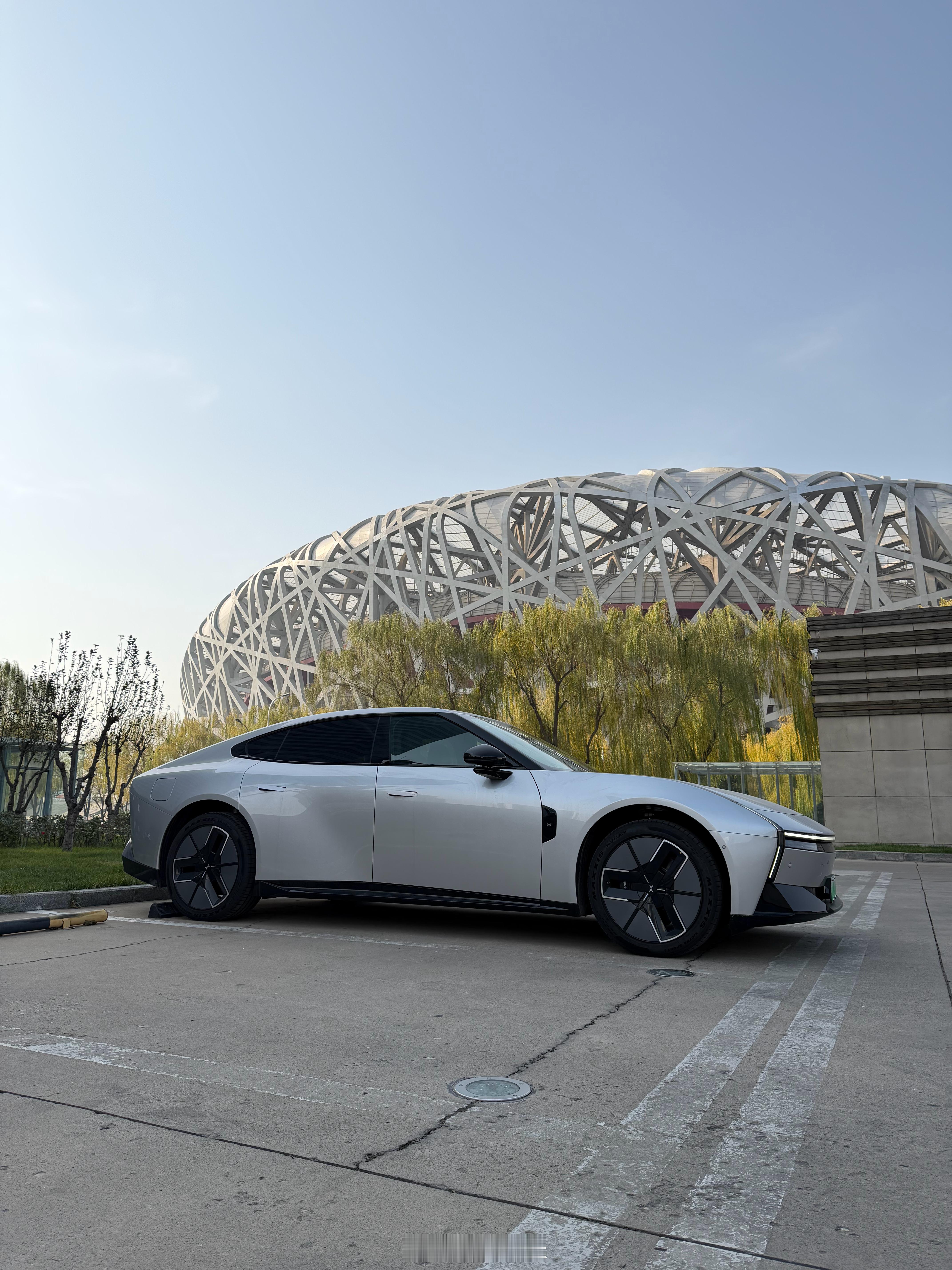 小鹏P7是真好看啊，你们来感受下