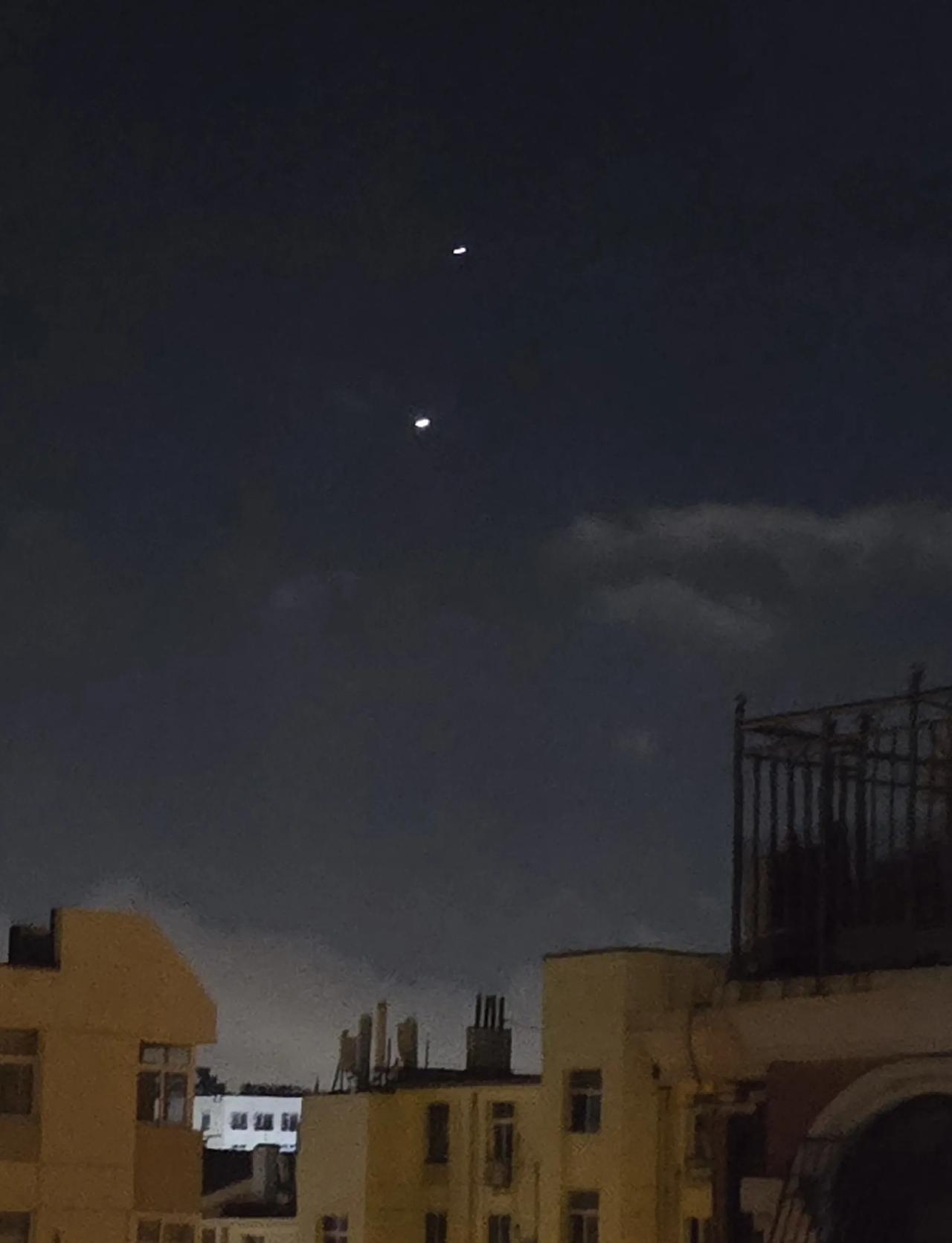 王铎：这两颗是什么星？

朋友们，今天凌晨3：40，我向正东的天空，拍摄了两颗星