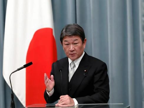 日本外相茂木敏充终于摊牌了。记者追问台湾问题，他不承认、不否认，只搬出1972年