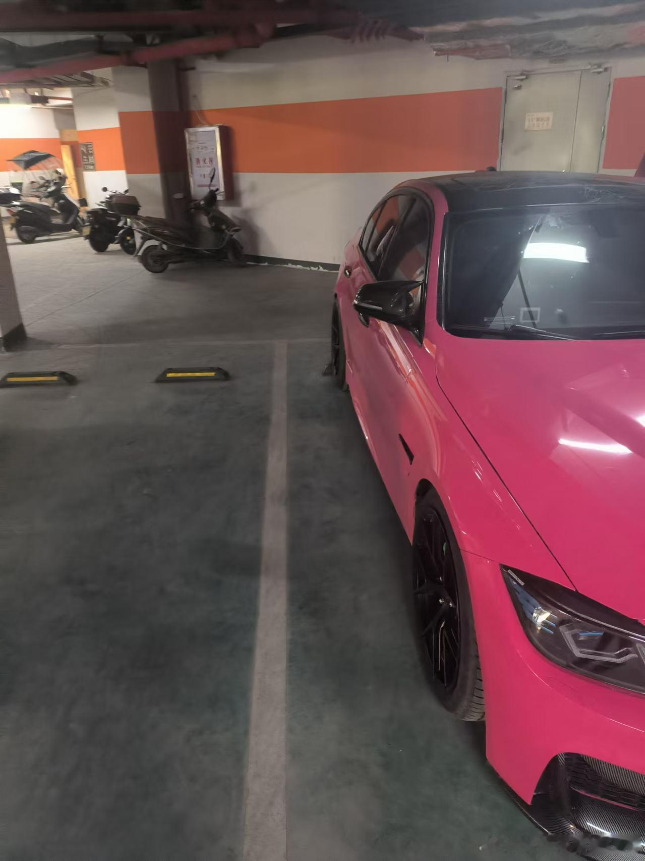 #充电桩限制混动车型合理吗##汽场全开# 🚗🔋【充电站“偏心眼”？插混VS增