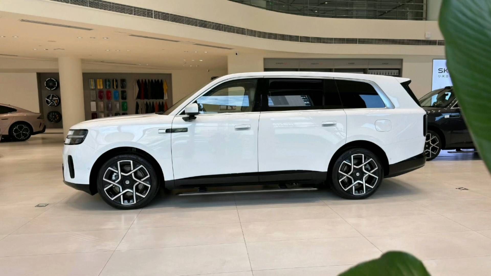 小米澎程N90白色高清实拍，这颜值看着够帅吧？