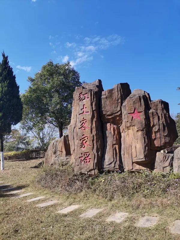 10. 红军是如何征服夹金山的？
 
红军征服夹金山，这波操作，看得人直掉眼泪！