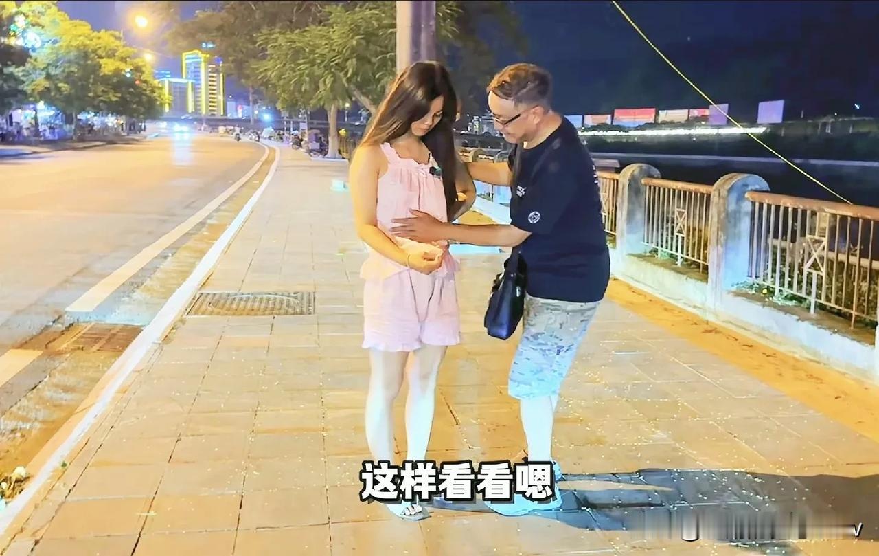 一个花甲老头，退休生活可谓多姿多彩，那叫一个辣眼睛，观其内容，似乎每天都和一帮小