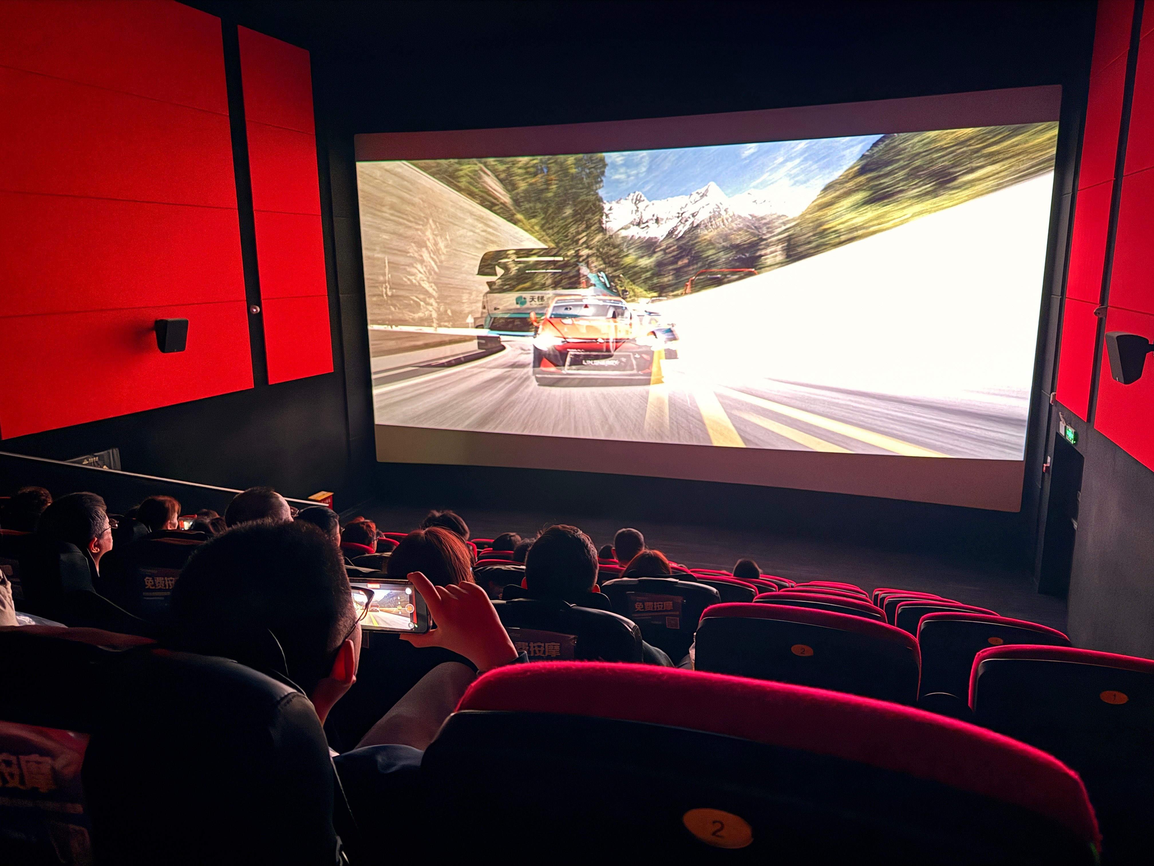 电影难看20分钟内可退款40%一般看到烂片 我过20分钟就睡着了等到醒了就散场了