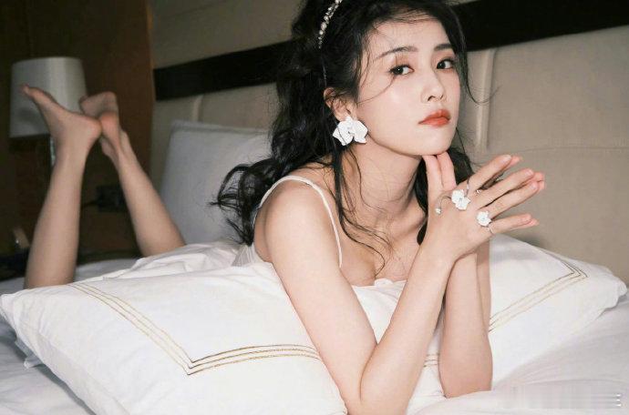 白鹿超话，汇聚众多喜爱。在这里，一同感受白鹿魅力，分享点滴美好，畅聊关于她的一切