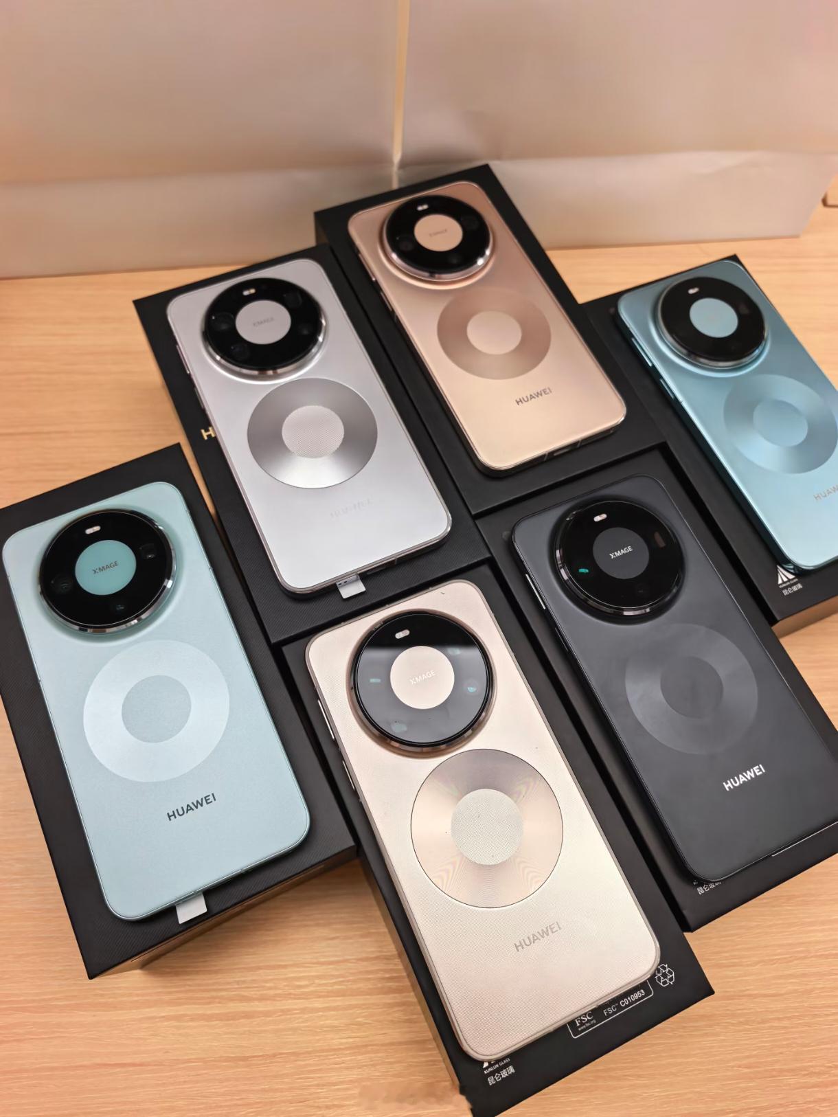 华为Mate80 系列宣发好像没提过支持磁吸。背部中间那个圆环，是为了全金属机身