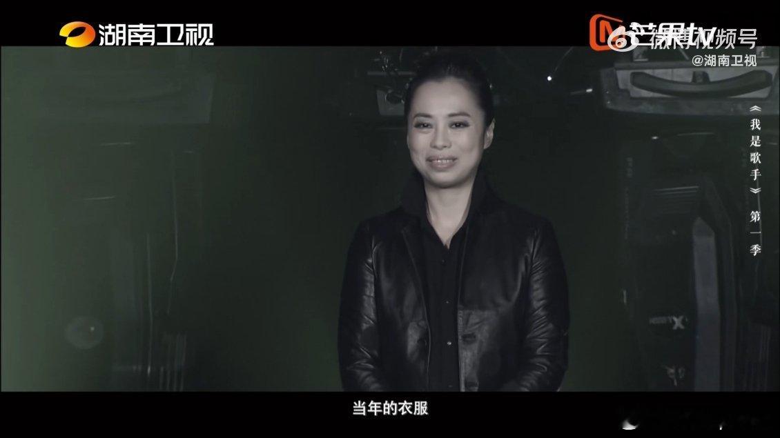 黄绮珊首登歌手演出服十年没丢黄绮珊能把十年前的演出服保存得这么好，看得出是个非常