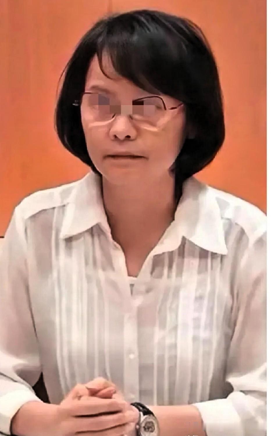 一个女老师在课堂上讲到：“我们大陆要统一，不是为了征服，而是要把被抢走的孩子带回