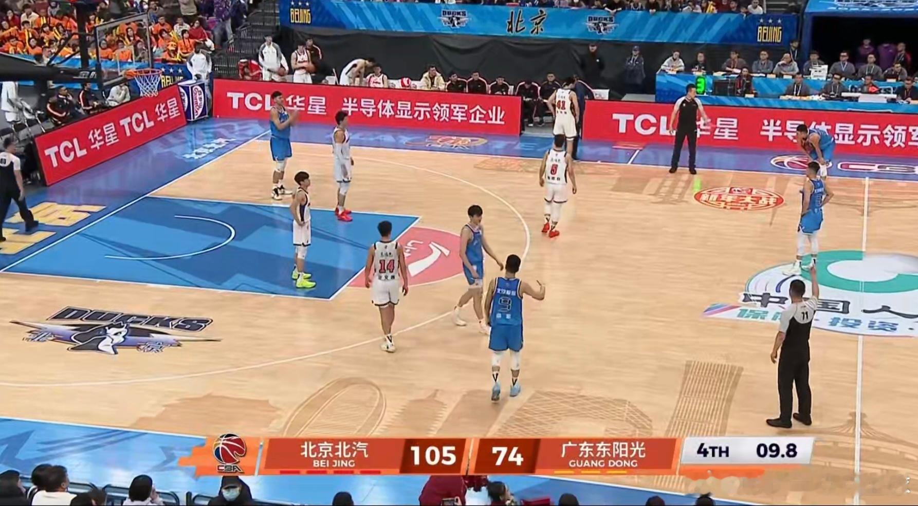 徐杰意外受伤，萨姆纳燃进了砍下35分！广东宏远男篮最终74比105不敌北京首钢男