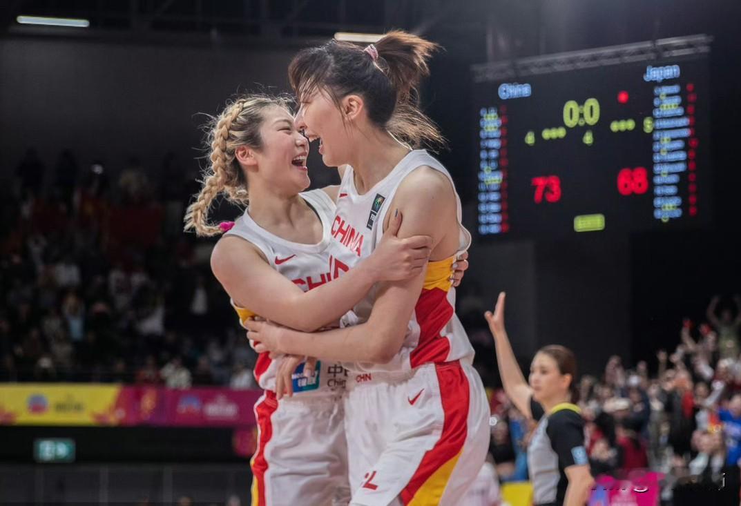 谁是本届中国女篮最强之人？答案当属韩旭！内线护筐、外线远投，攻防一体，屡屡绝境救