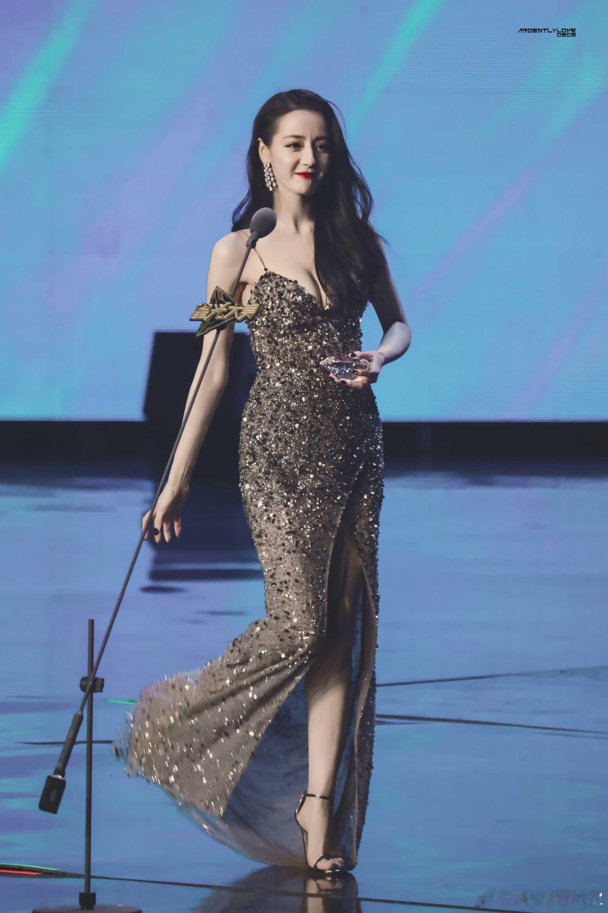 迪丽热巴迪丽热巴0603生日快乐 dlrb 今天星期巴 dlrb 迪丽热巴“我觉