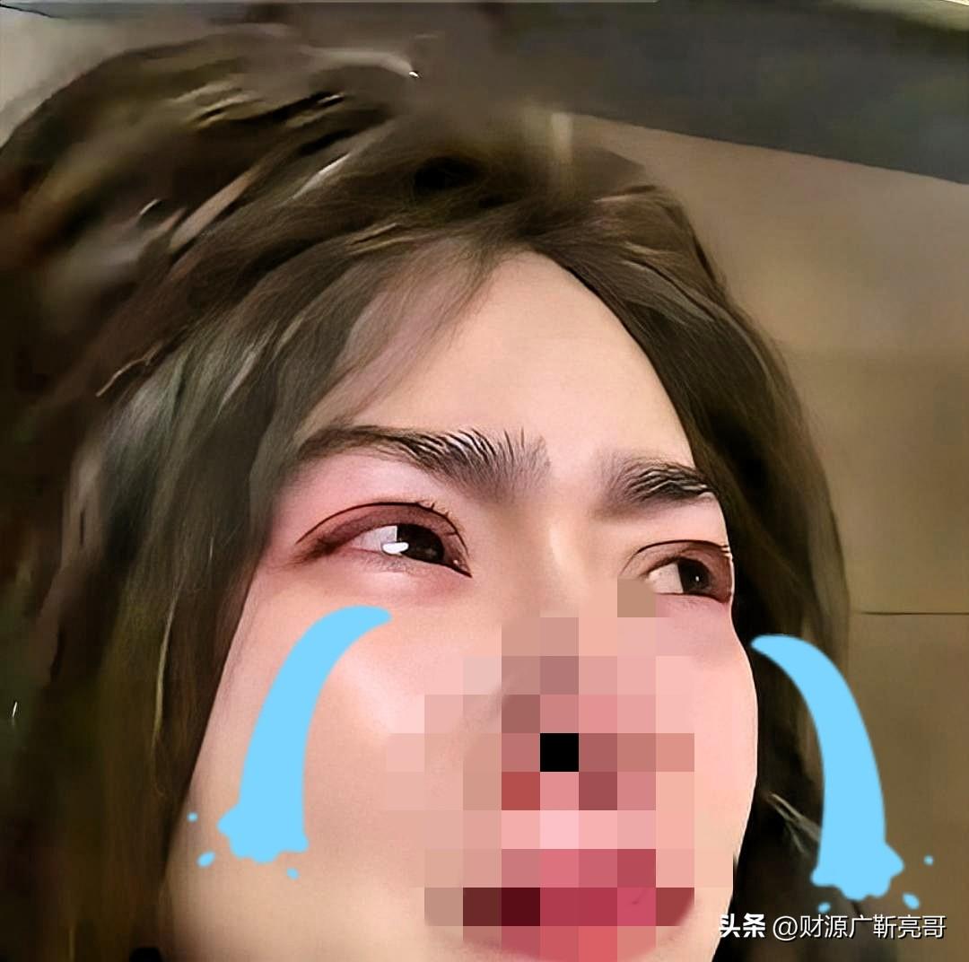 30多岁的年纪，家境长相都不差，这日子本来能过成诗。

结果呢？丈夫常年在外拼命