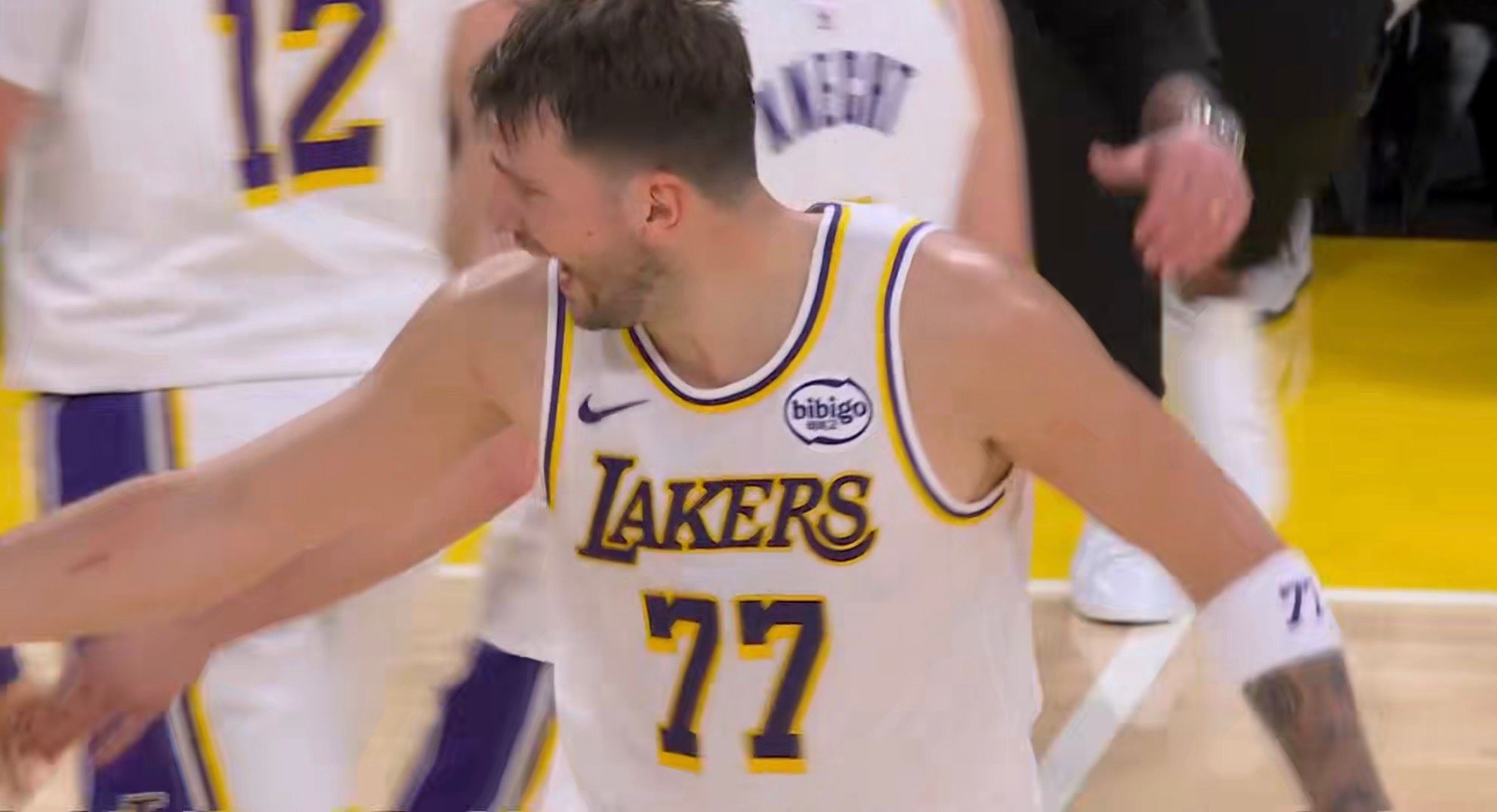 克内克特三分打停鹈鹕，湖人36:19领先鹈鹕17分！鹈鹕vs湖人洛杉矶湖人