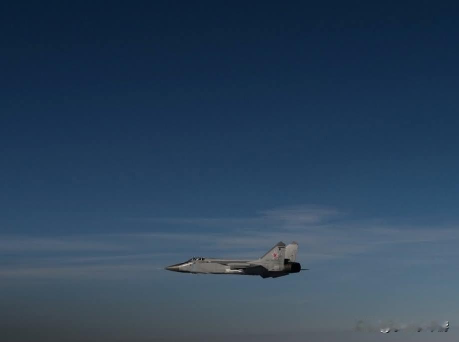 波兰军方周四表示，其战斗机在波罗的海国际水域上空拦截了一架俄罗斯侦察机，该机当时