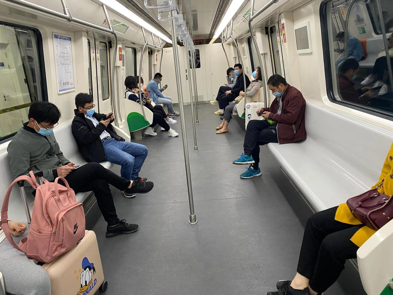 我发现我真的快自闭了，没学历没技术真的好难找工作，大城市里平均月工资也就四五千块