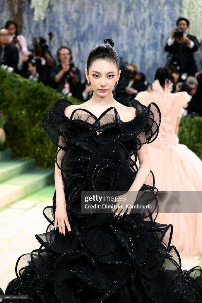 宁艺卓MetGala宁艺卓MetGala红毯宁艺卓MetGala红毯好美 