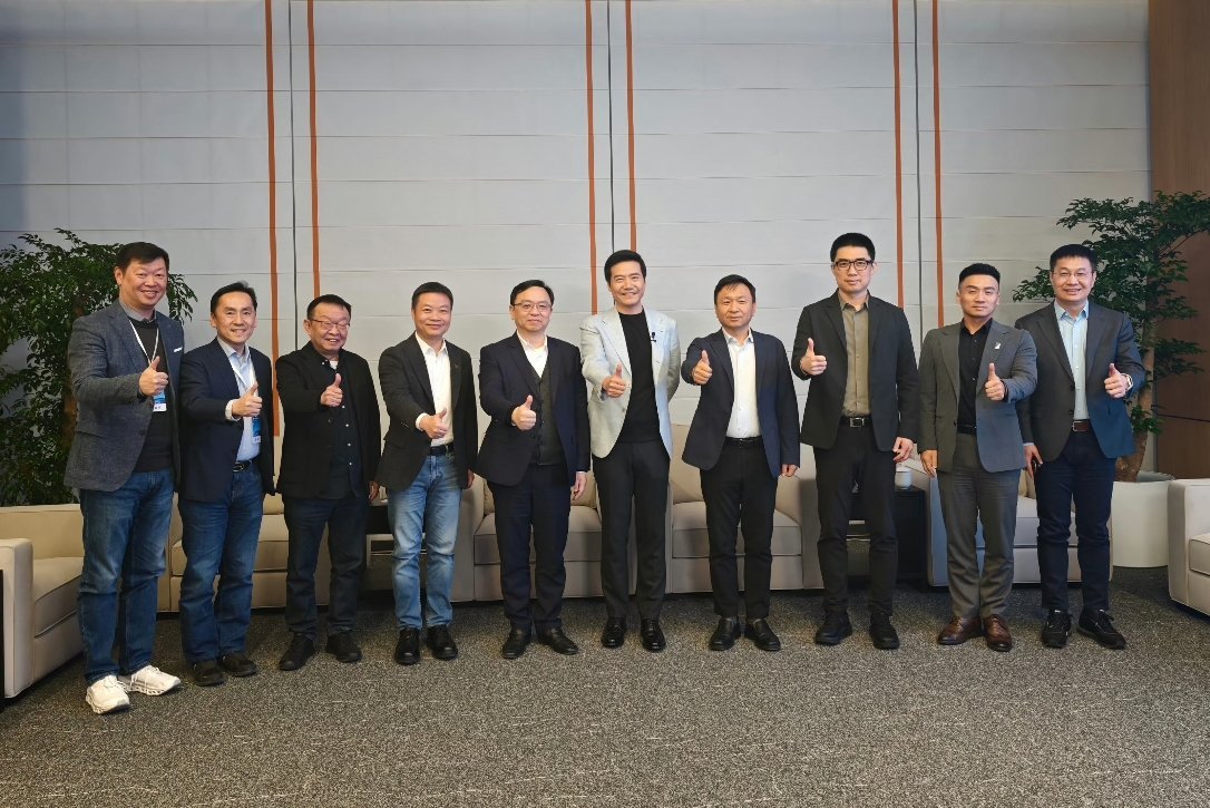 小米发布会我跟你们说，你们其实关注点都有点跑偏了。小米最重要的一点是他补全了新能