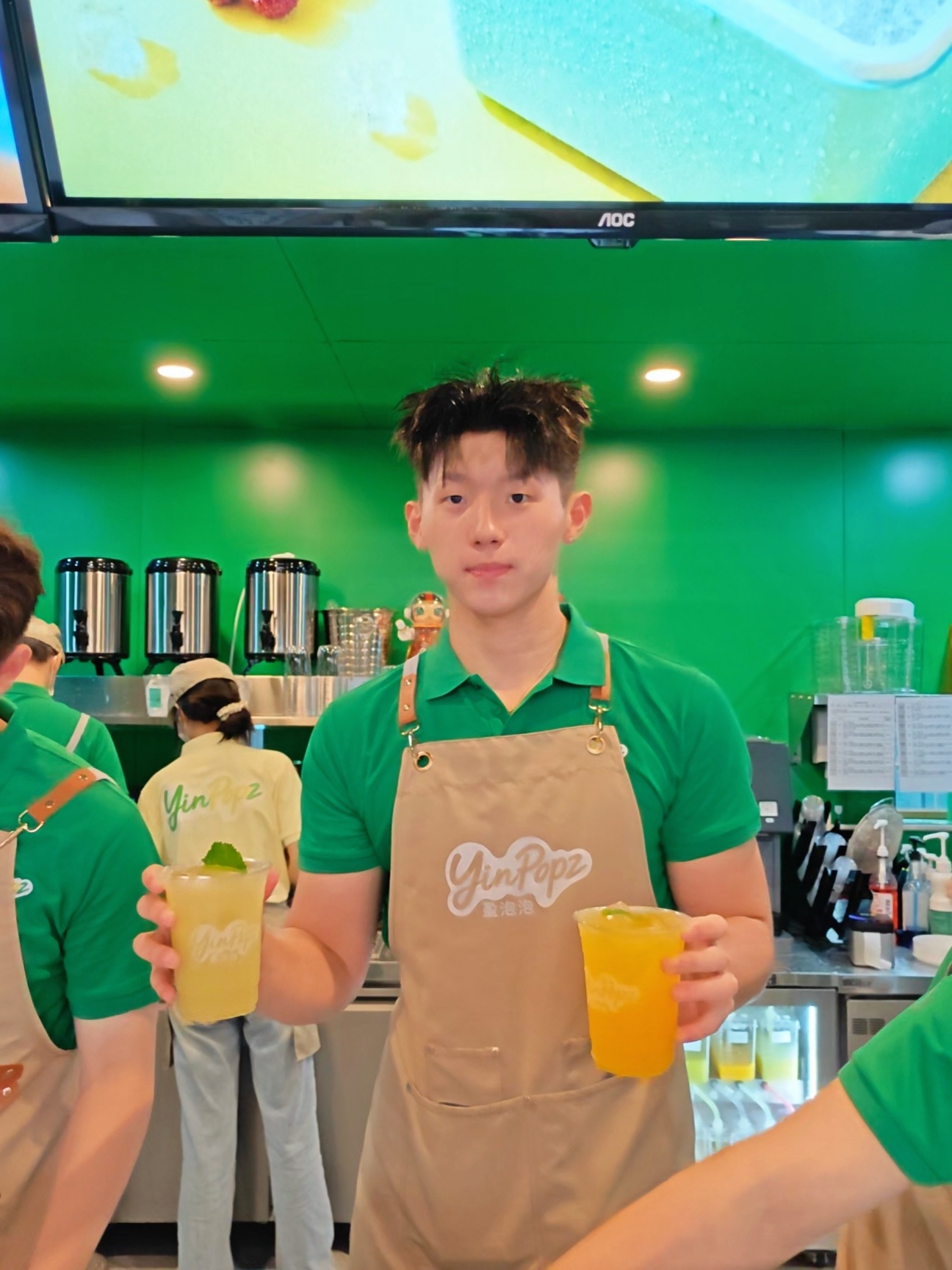三溪🥤宝藏气泡饮！帅哥店员拿捏姐妹❤️ 端午和闺蜜来美林天地逛街，直接被这家小