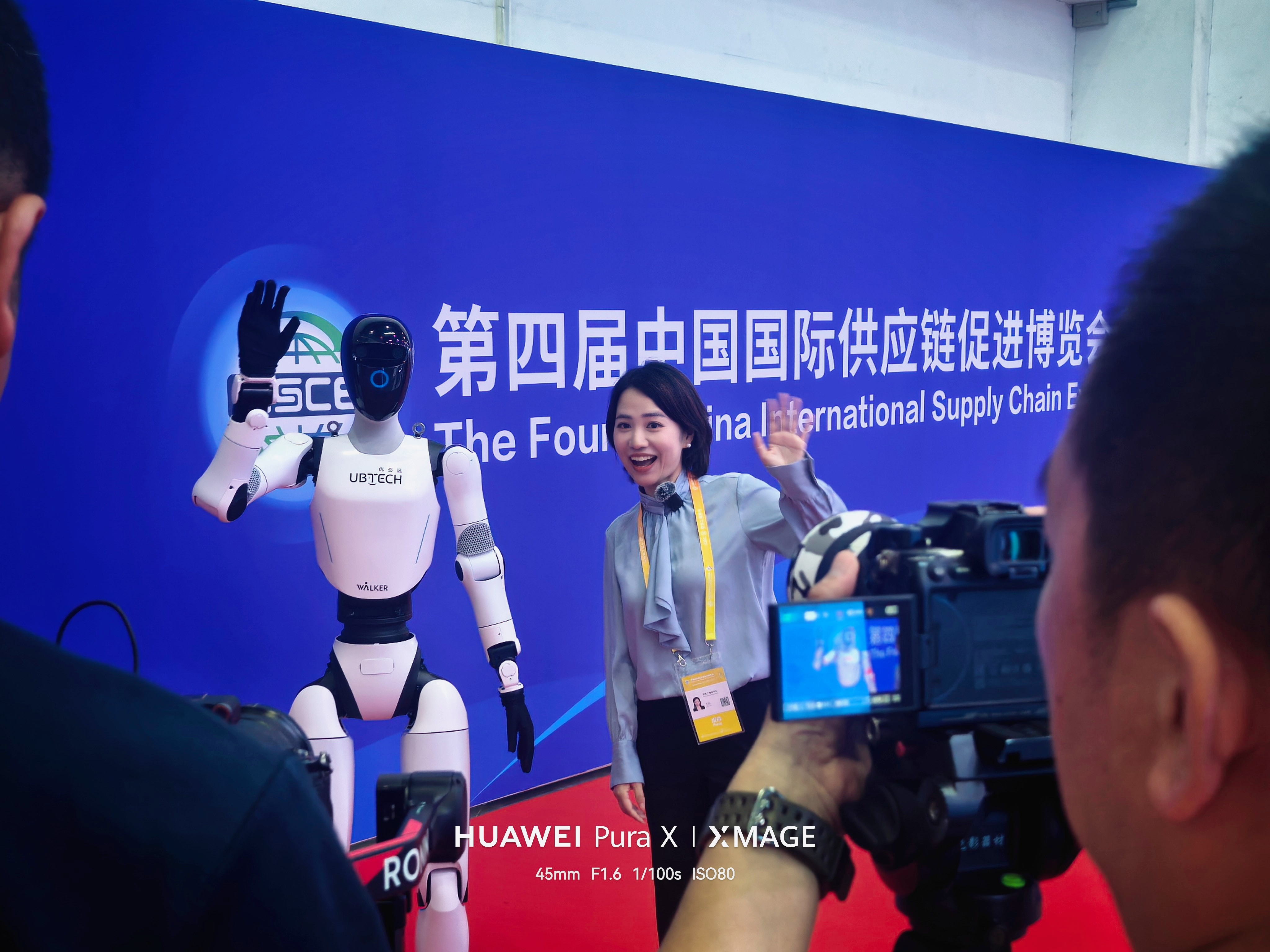 体验丰富的国家级经贸盛会 优必选机器人还能给人比心外国主宾省意大利利古里亚大区的