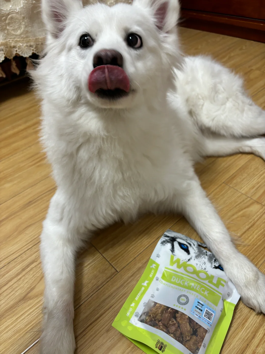 ee们 宝宝也啃鸭脖了 🦷