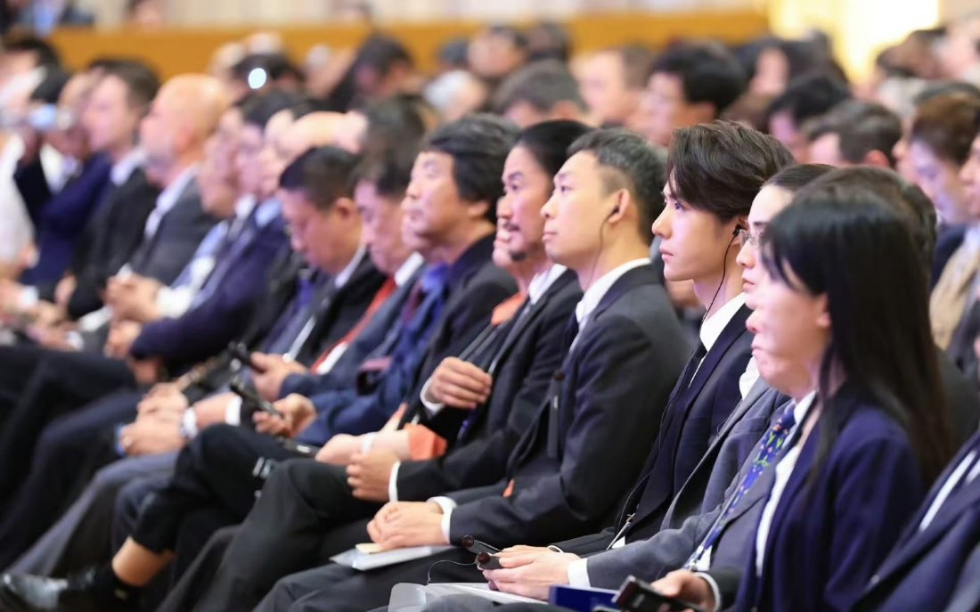 潘展乐王一博破次元同框，王一博也太优秀了，这谁能不爱！！！[哇][哇] ​​​