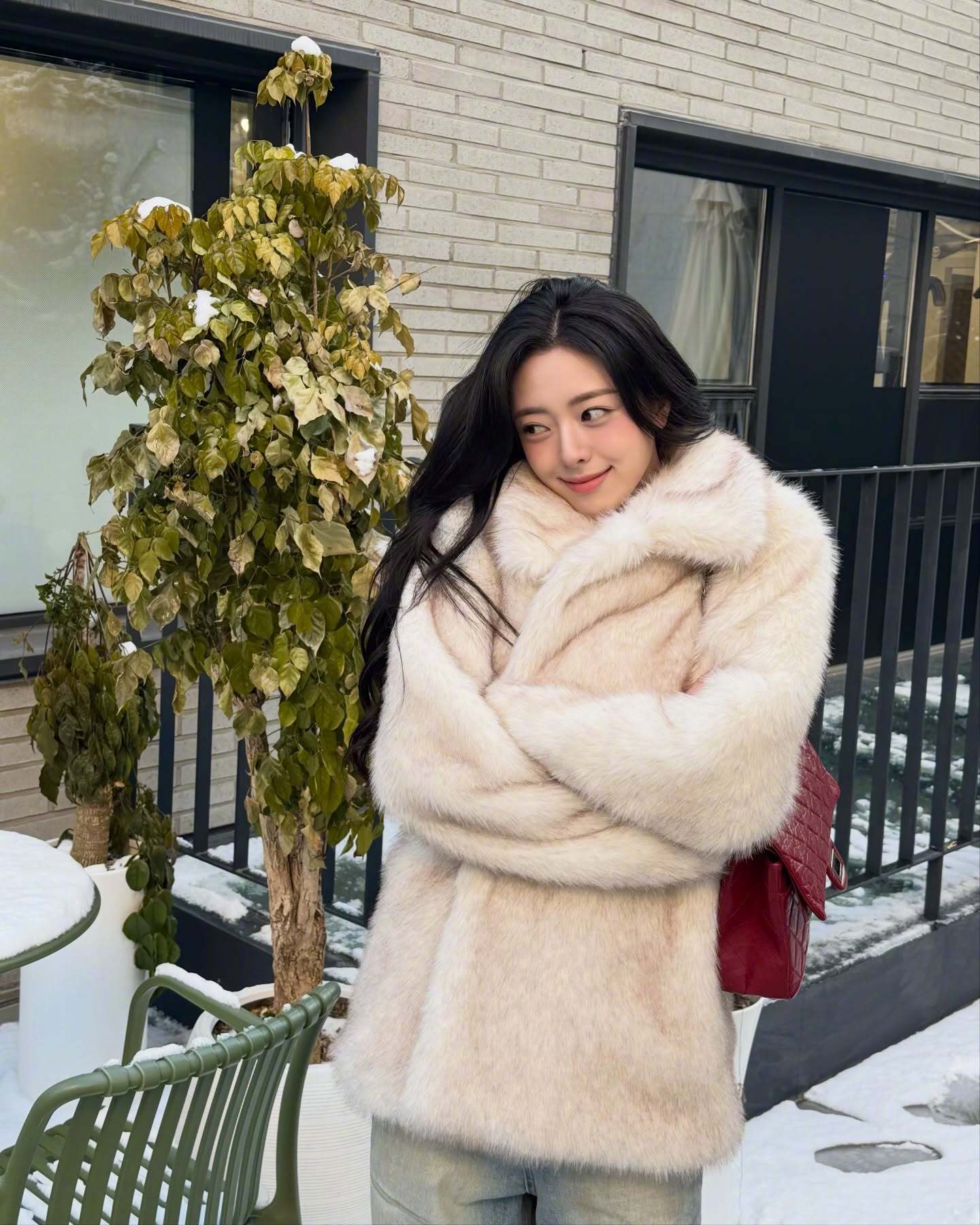 【Theqoo】今日份ITZY申有娜美照来袭，随手一拍就是视觉暴击~ 申有娜